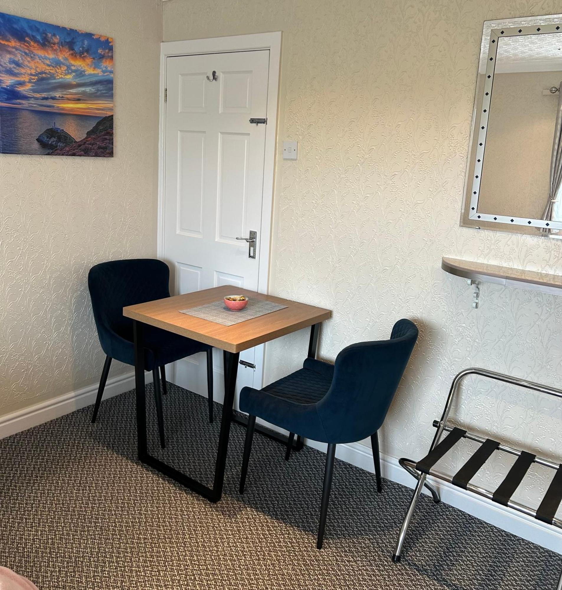 Bed and Breakfast Crossroads à Holyhead Extérieur photo