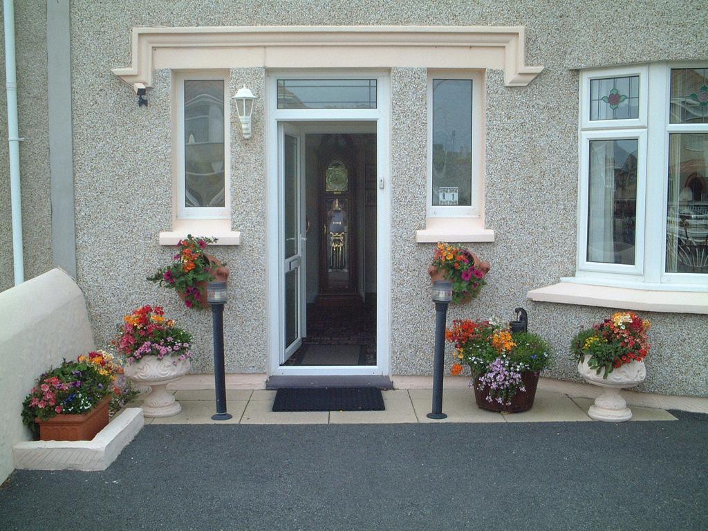 Bed and Breakfast Crossroads à Holyhead Extérieur photo